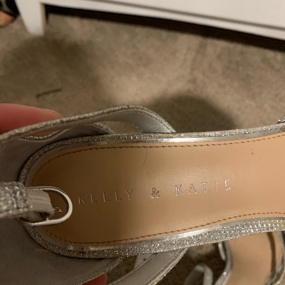 Heels - Picture 3 of 3